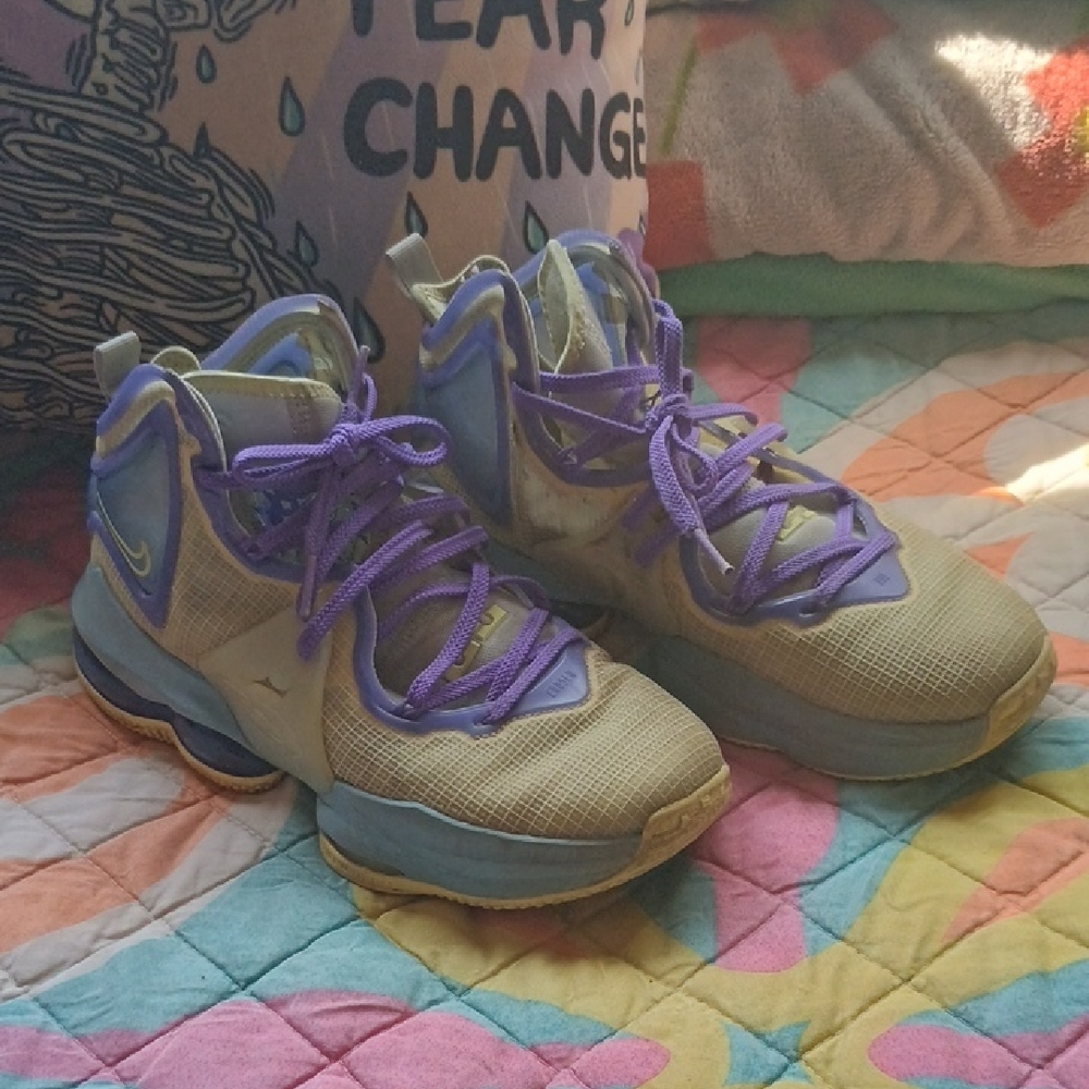 Nike High-Top LeBron 19 Sneakers with Purple Laces